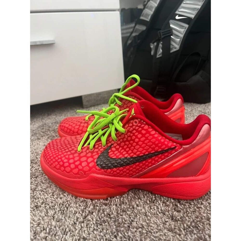 Kobe 8 protro reverse grinches like new